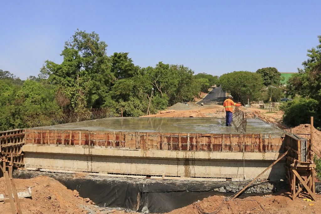 Avançam obras na estrada “Zé do Pote” em Limeira