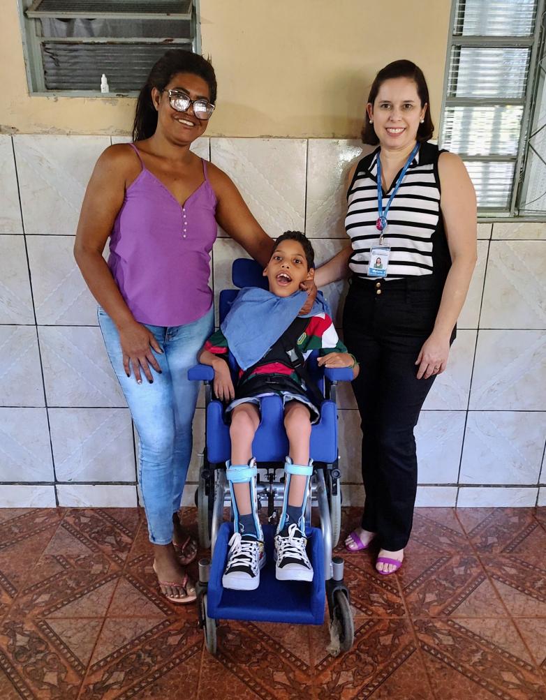 Fundo Social de Cordeirópolis entrega cadeira de rodas adaptada