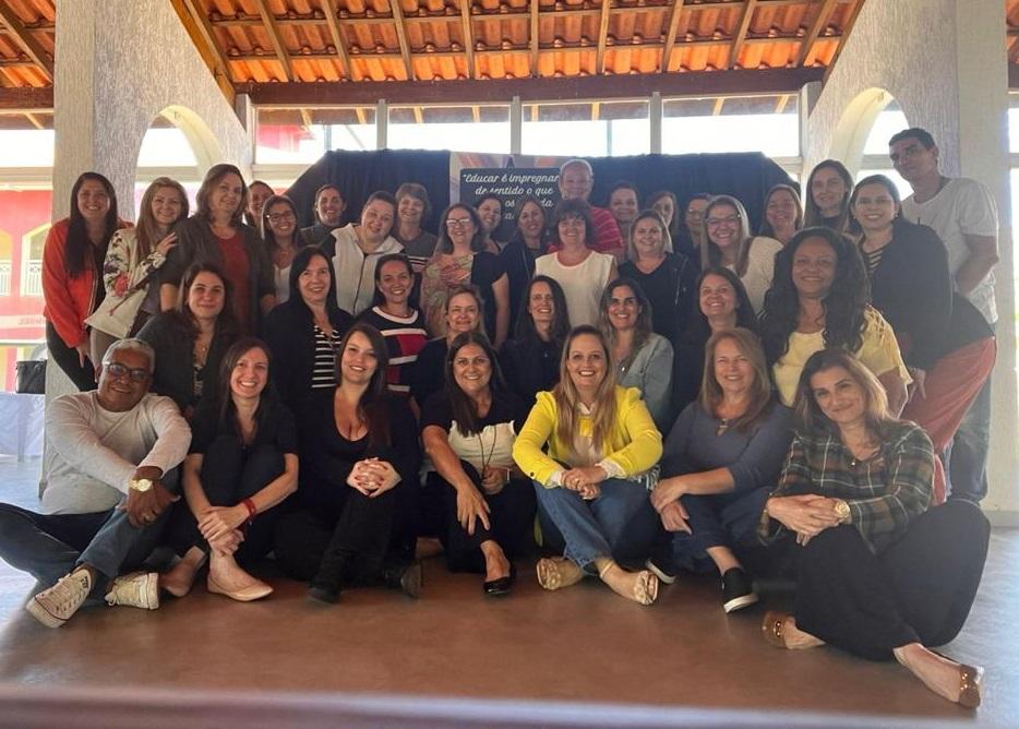 Equipes da Secretaria de Educação de Cordeirópolis participam de palestra com psicóloga