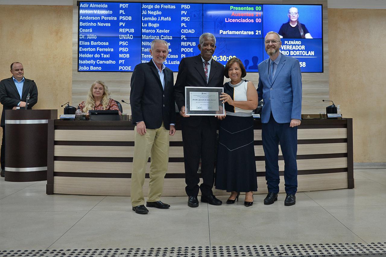 Botion participa de entrega de título à vereadora Terezinha da Santa Casa