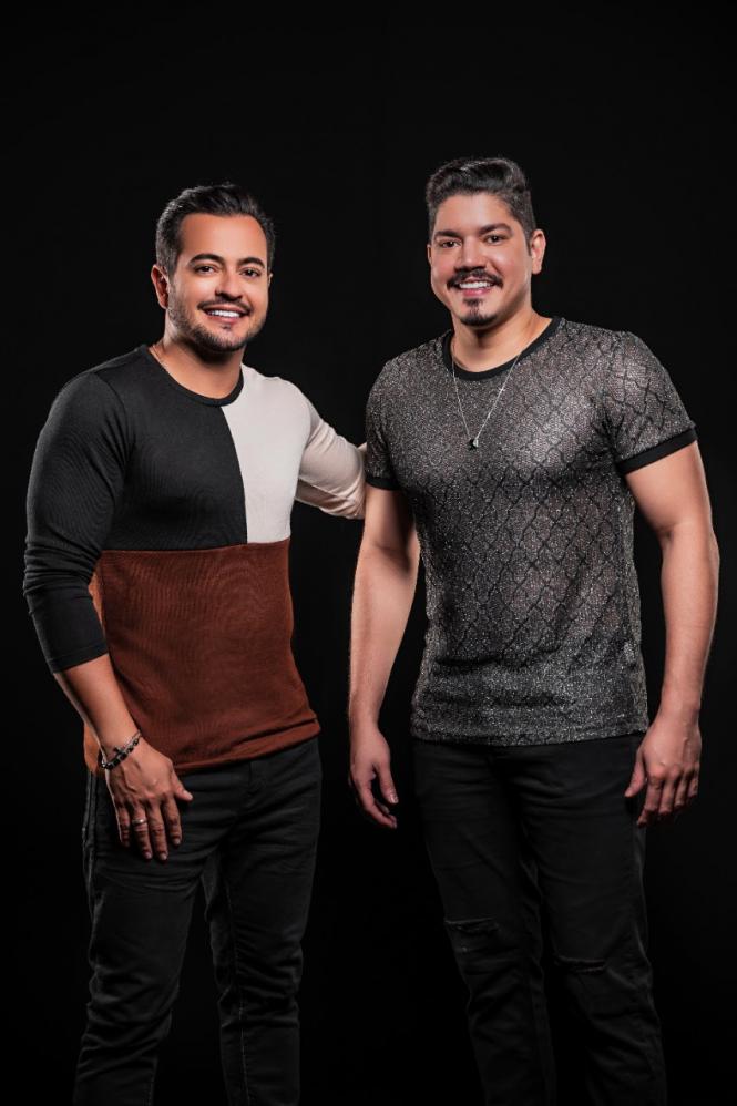 Henrique e Diego se apresentam no Réveillon do Guarujá