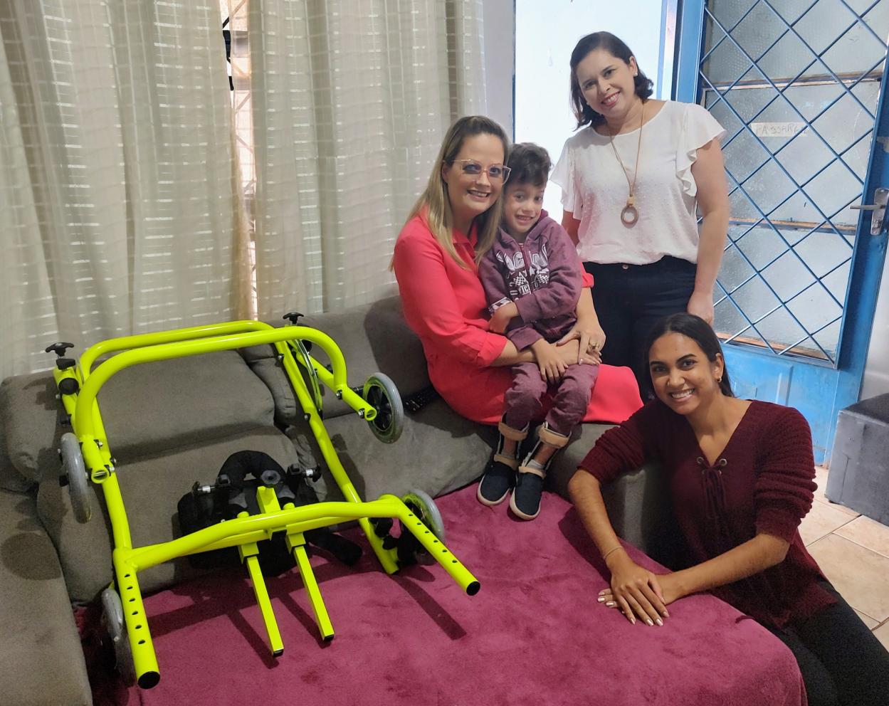 Fundo Social de Cordeirópolis realiza entrega de andador