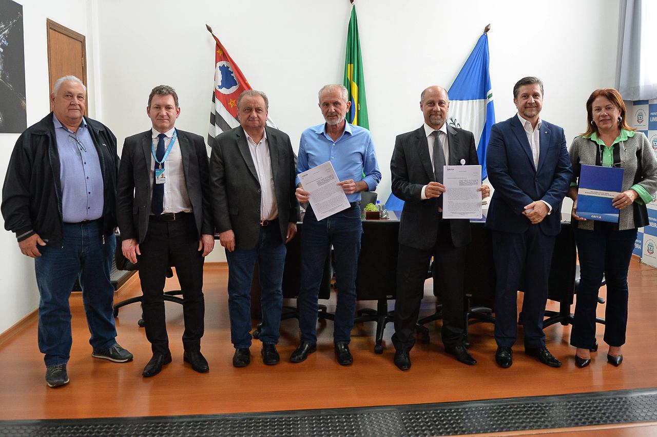 Prefeito de Limeira assina convênio de R$ 4 milhões para melhorias em estradas rurais
