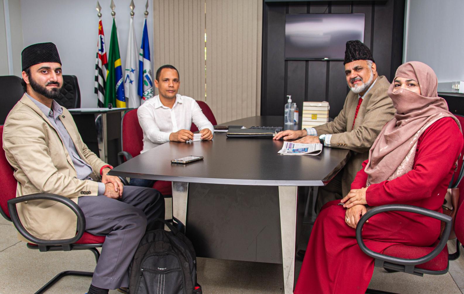 Líderes de comunidade islâmica Ahmadia no Brasil visitam Câmara de Limeira