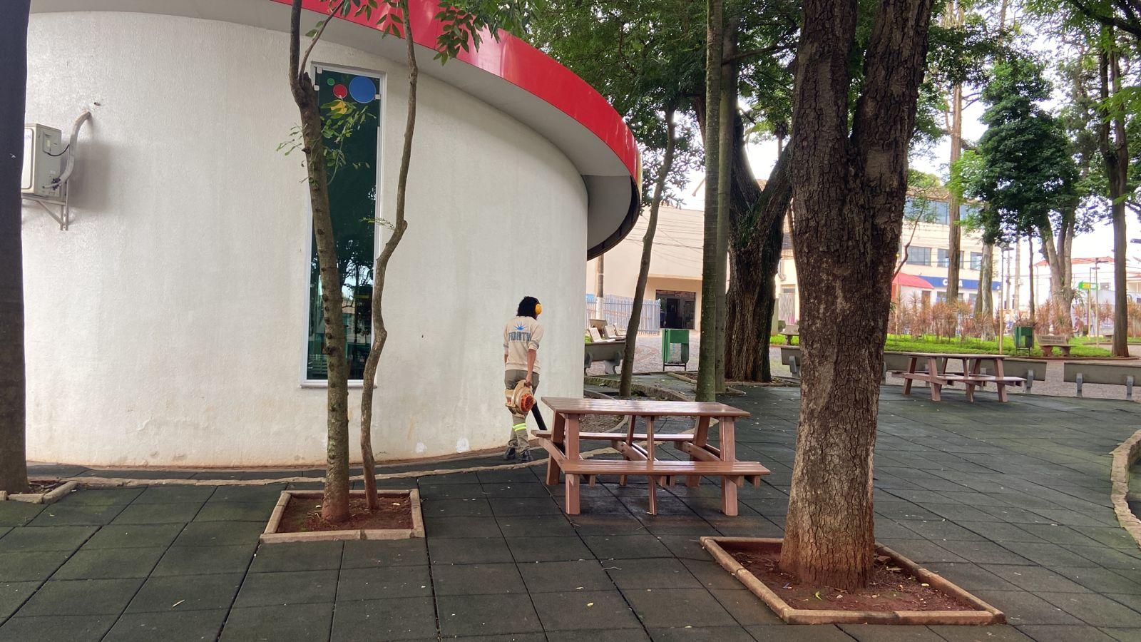 Praça Central de Cordeirópolis recebe limpeza e manutenção