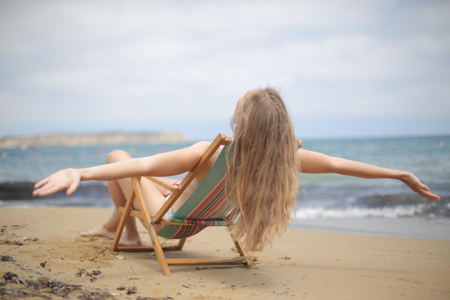Carnaval, pele, praia e sol: dicas para bronzear sem se queimar e fugir de ciladas