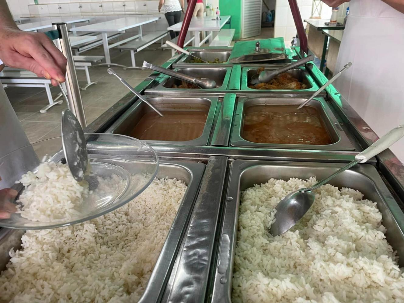 Prefeitura serve alimentação nas Escolas Estaduais no período noturno