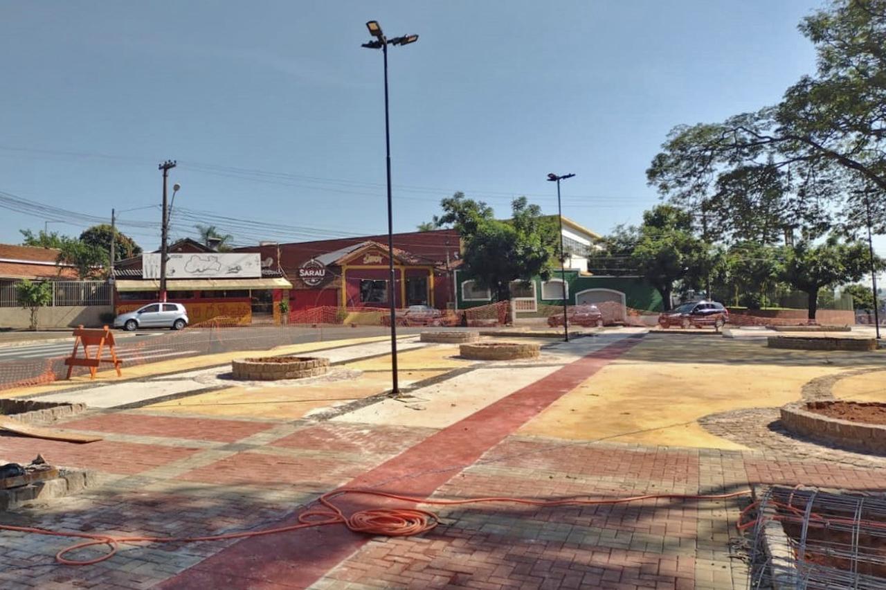 Revitalização em Praça da Maria Buzolin em Limeira avança com implantação de iluminação