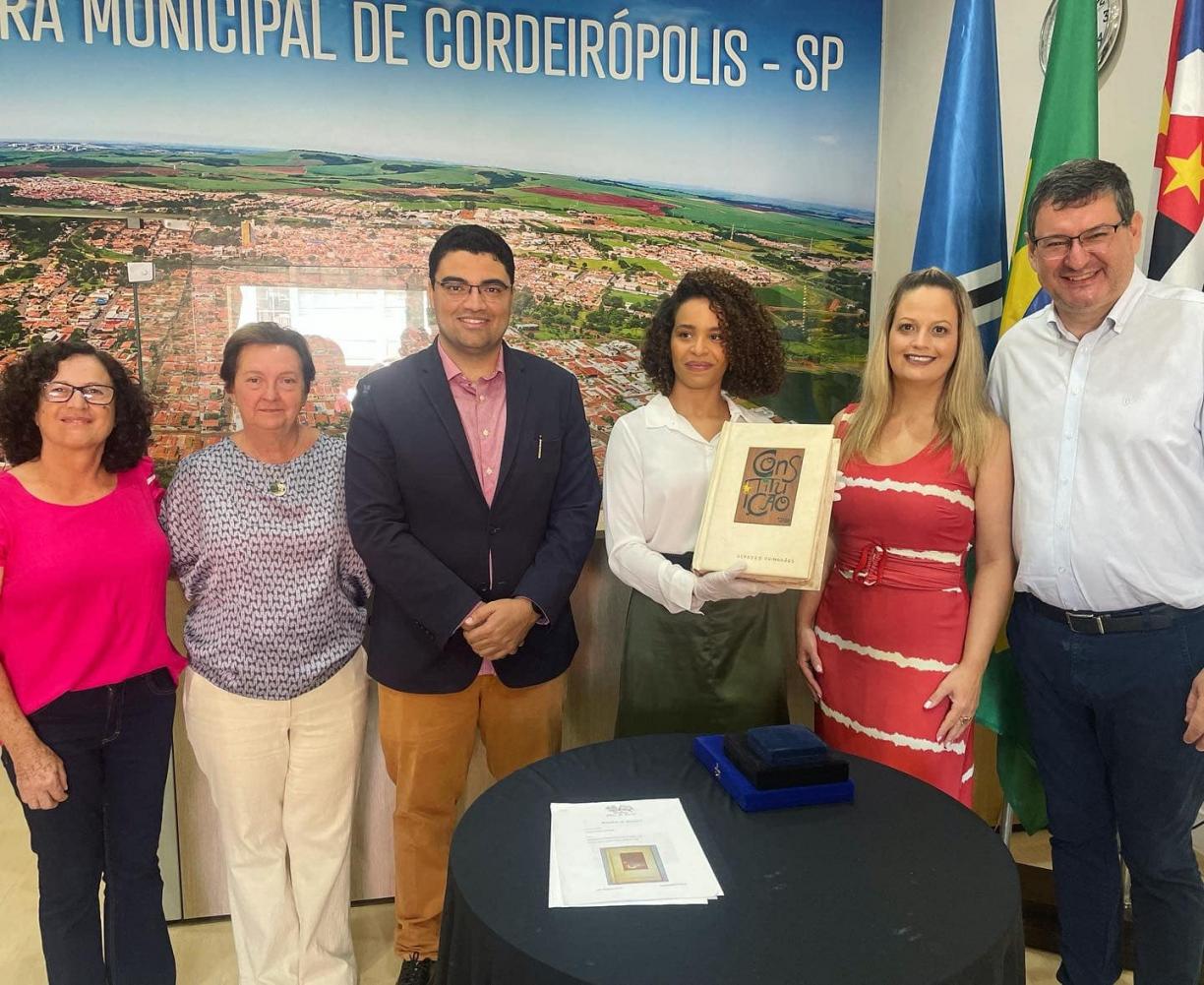 Cordeirópolis recebe exposição do livro original da Constituição