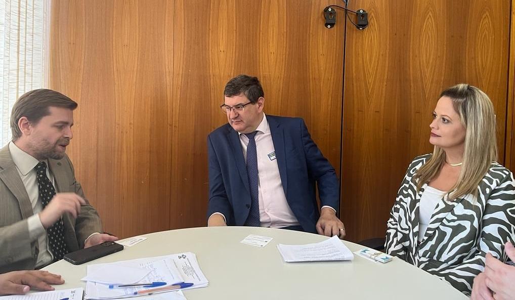 Prefeito Adinan visita Ministério da Agricultura e articula R$ 4,7 milhões para pavimentação e melhorias em estradas rurais