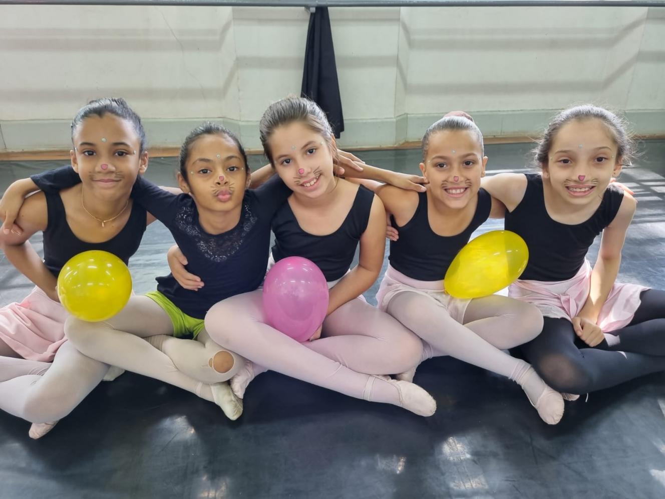 Turmas de balé e jazz em Limeira têm aula temática de Páscoa