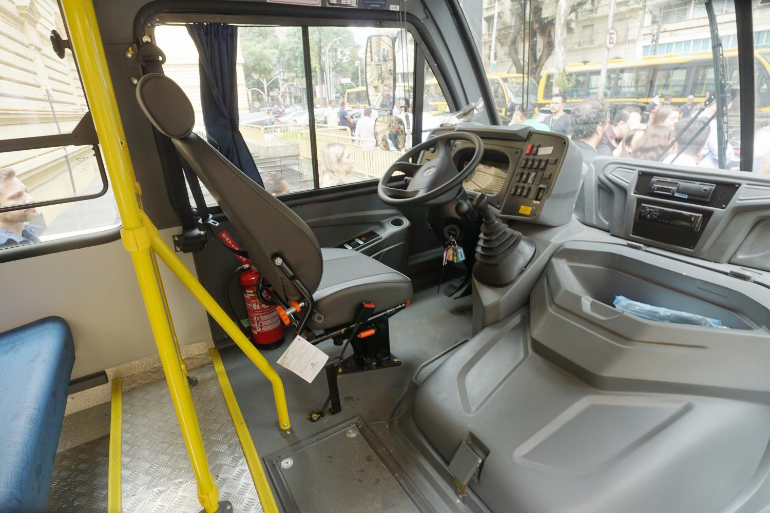 Governo de SP entrega ônibus escolares para a região de Campinas