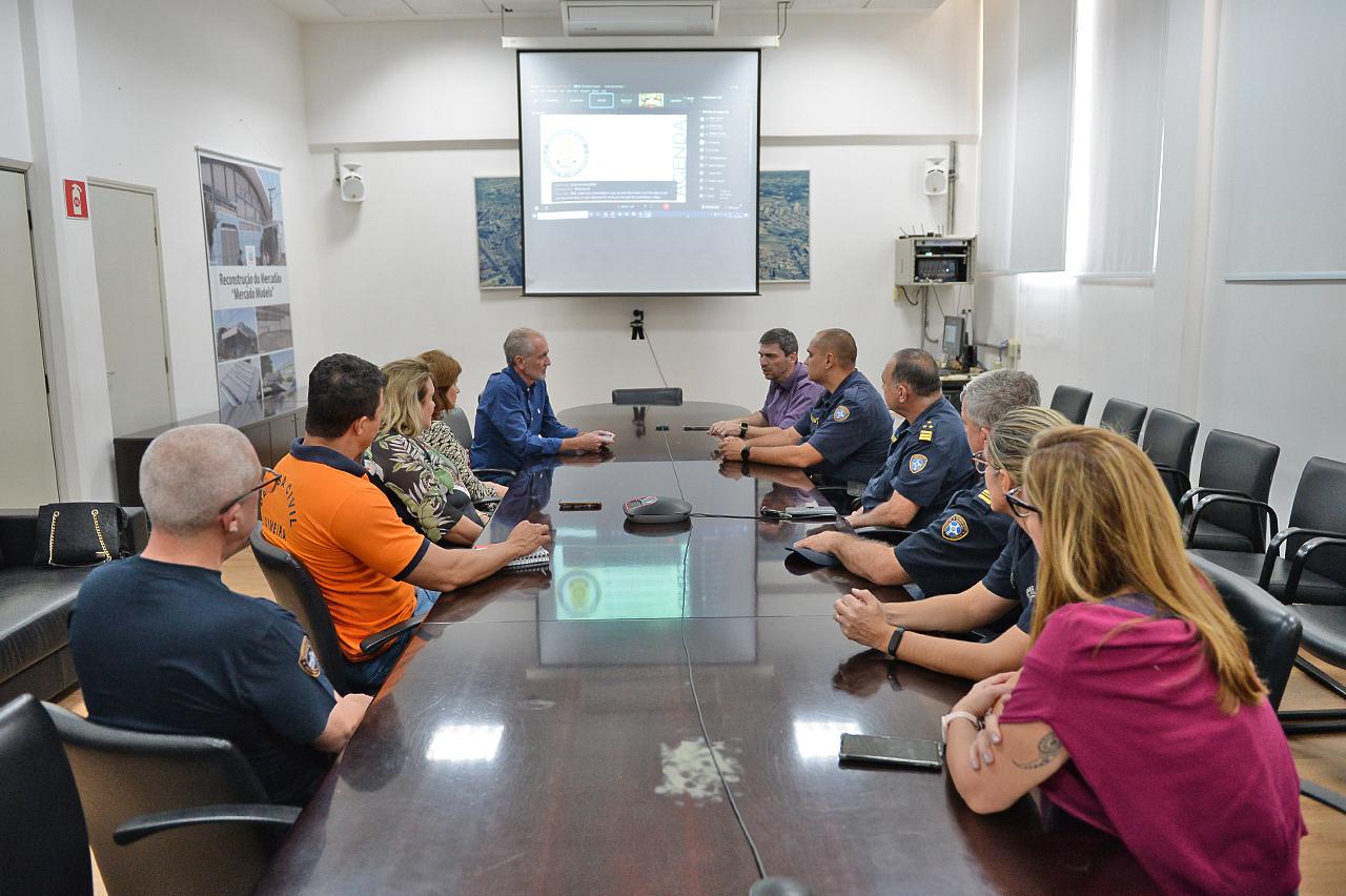 Botion, secretário e técnicos participam de conferência sobre segurança nas escolas