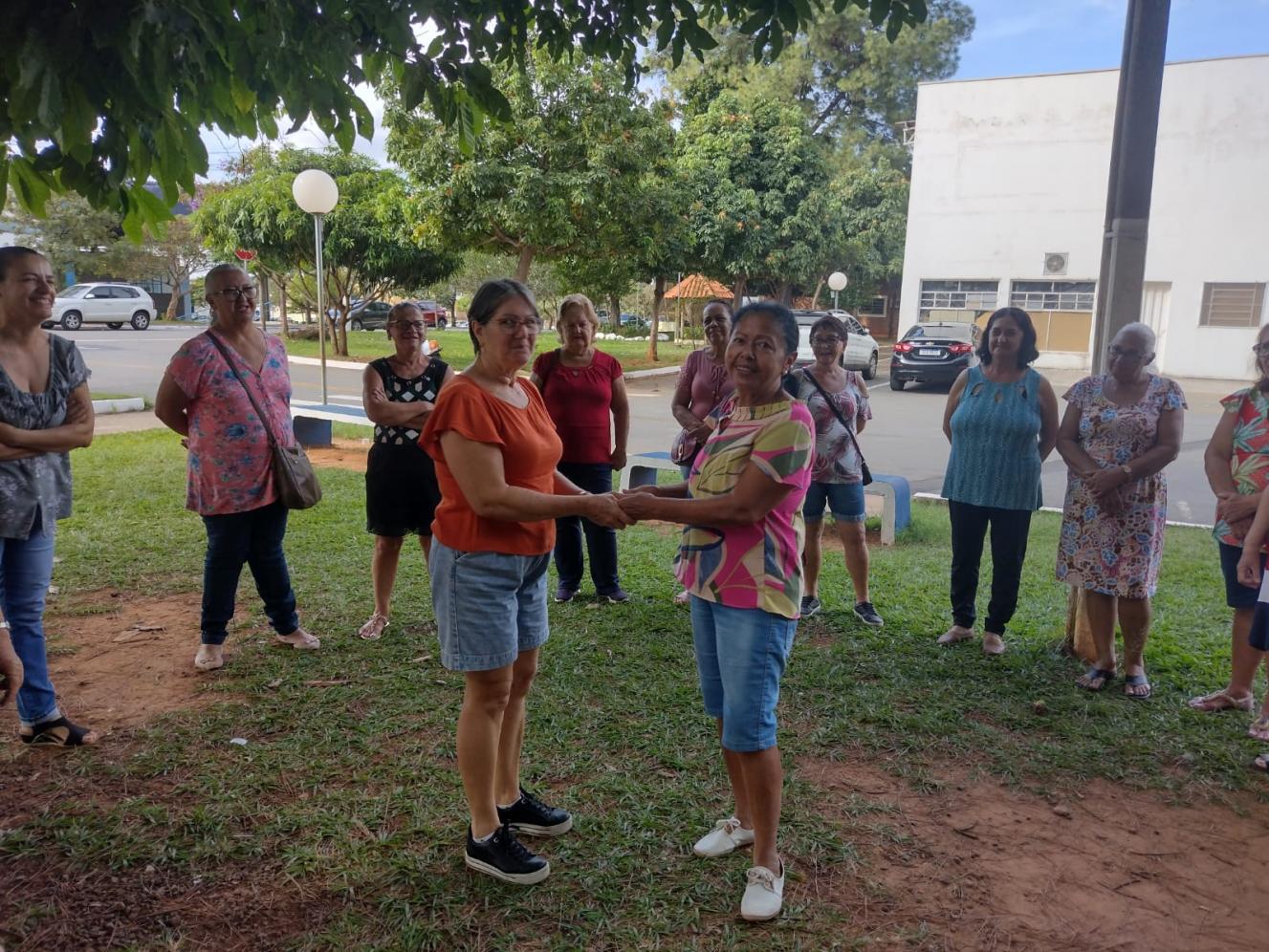 Grupos da 3ª idade de Limeira realizam ação especial em comemoração ao Dia das Mães