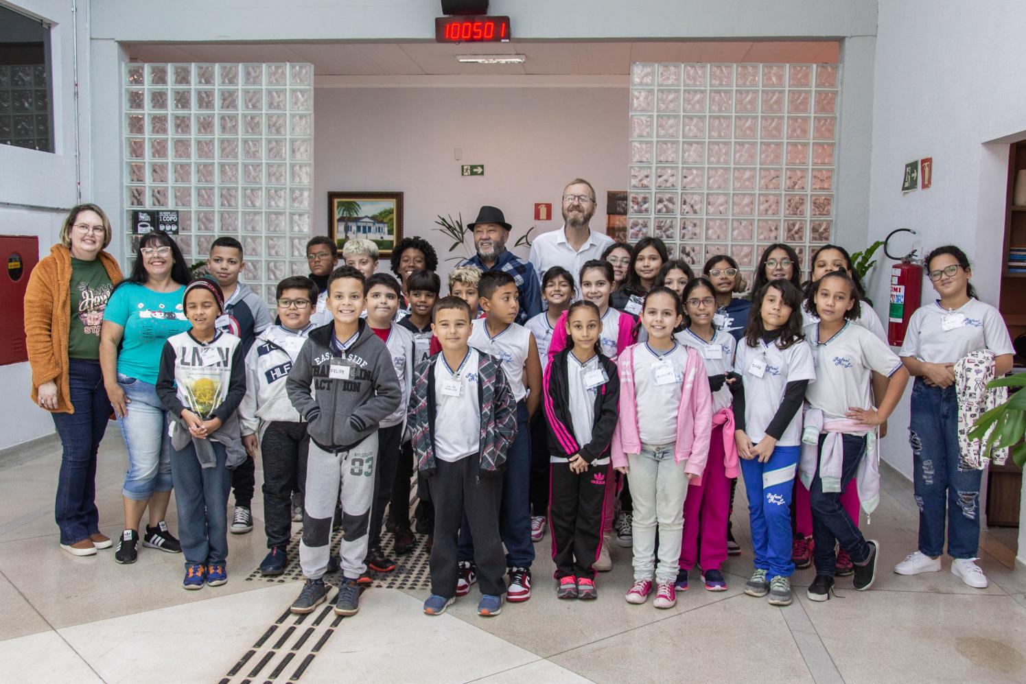 Câmara de Limeira recebe alunos do Ceief Rafael Affonso Leite para visita guiada