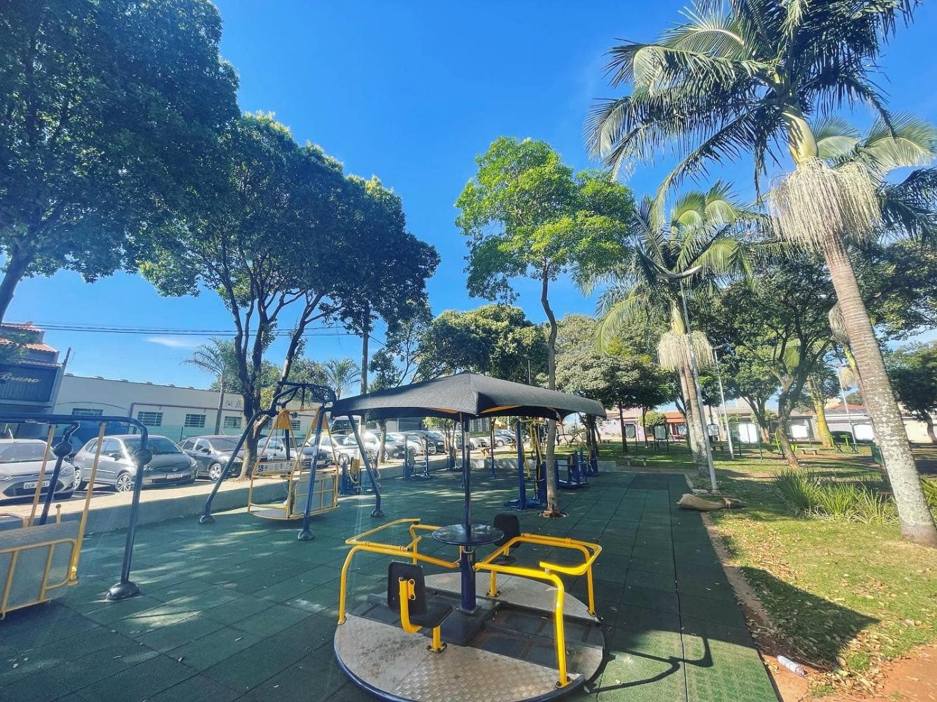 Praça da Apae em Cordeirópolis recebe reforma e instalação de parquinho adaptado