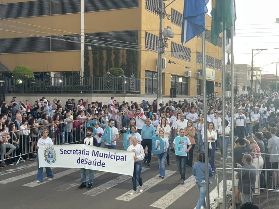 5 mil pessoas participam do desfile que celebrou 75 anos de Cordeirópolis