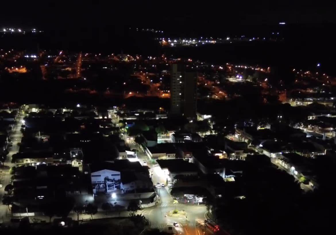 Prefeitura avança na modernização da iluminação pública com substituição de lâmpadas comuns por LED