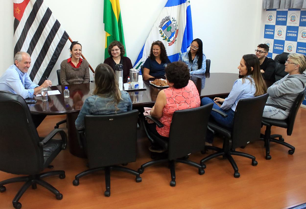 Mais servidores são recebidos pelo Prefeito de Limeira