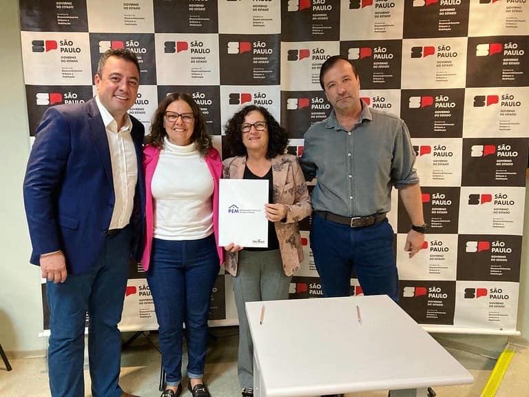 Vice-prefeita e secretária de Justiça e Cidadania assinam convênio para melhorias em Conjunto Habitacional