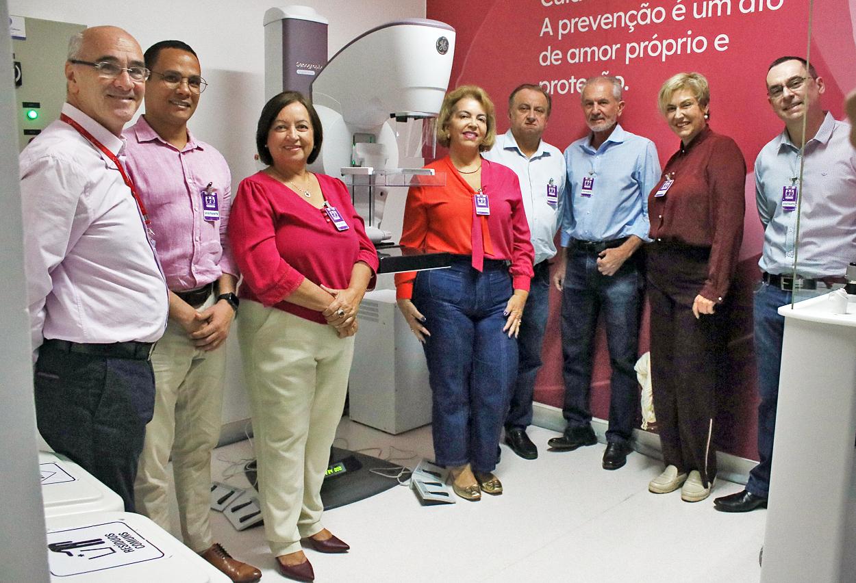 Botion e Miguel Lombardi acompanham entrega de mamógrafo digital à Santa Casa
