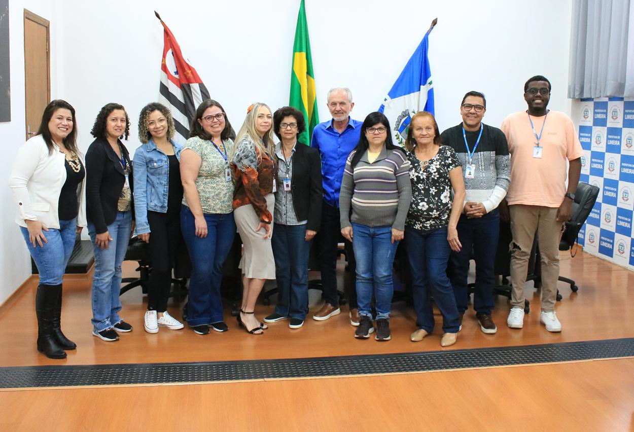 Servidores municipais são recebidos pelo prefeito de Limeira