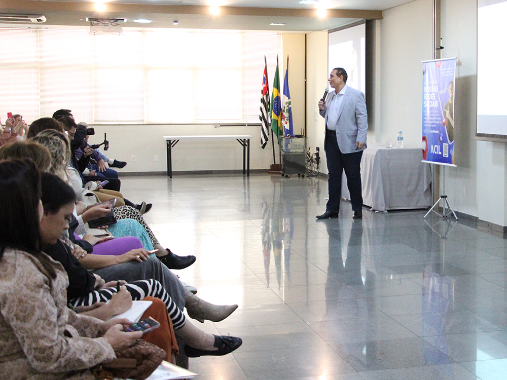 Palestra sobre Redes Sociais para Negócios é sucesso no Café da Manhã do Conhecimento da ACIL