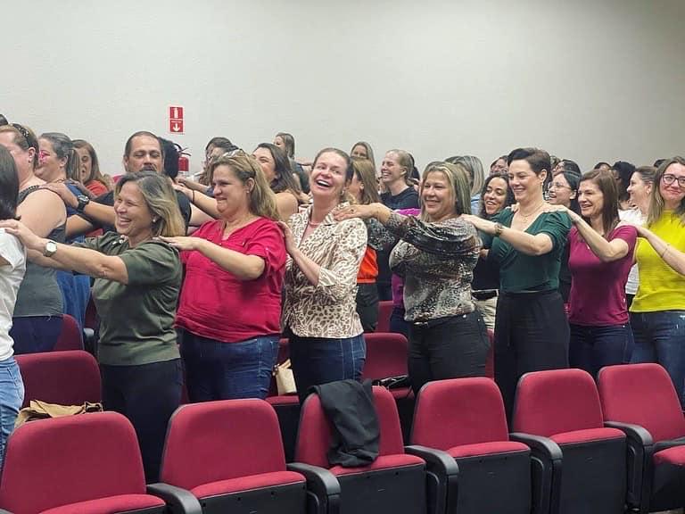 Professores de Cordeirópolis participam de palestra motivacional para retorno às aulas