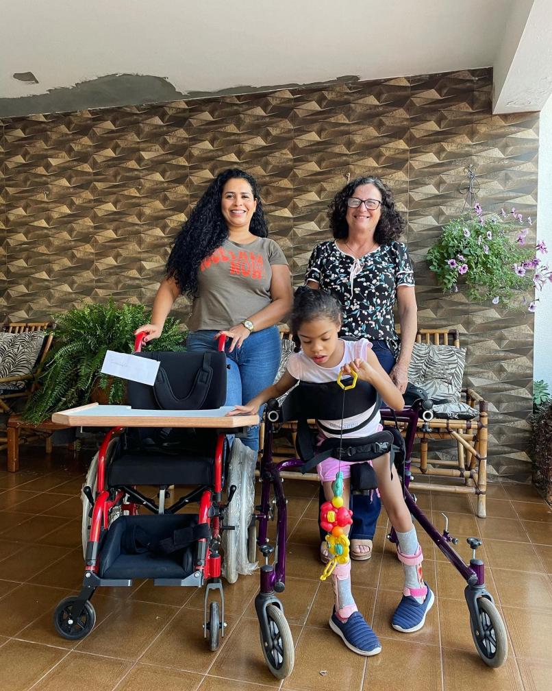 Fundo Social de Solidariedade entrega mais duas cadeiras para moradores de Cordeirópolis