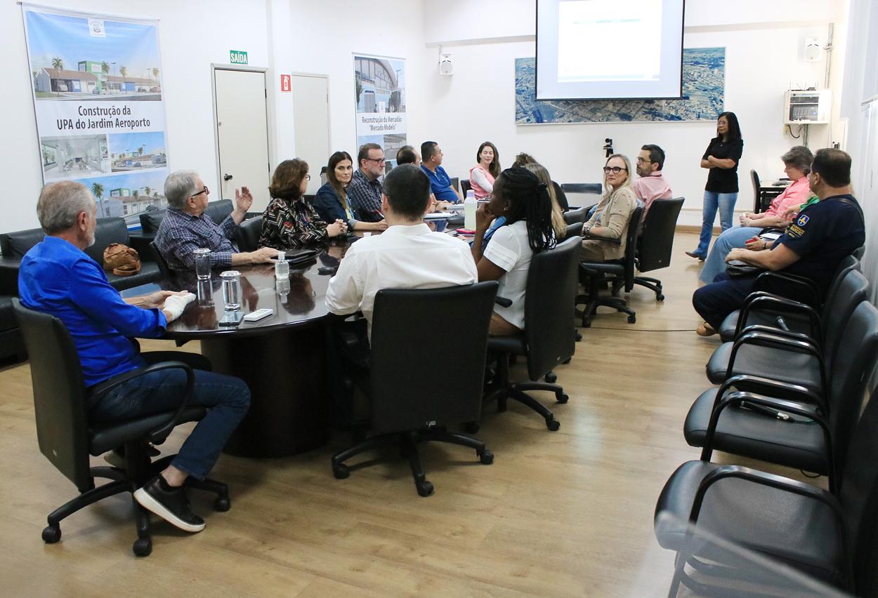 Comitê se reúne e enfatiza a importância dos exames na detecção da dengue