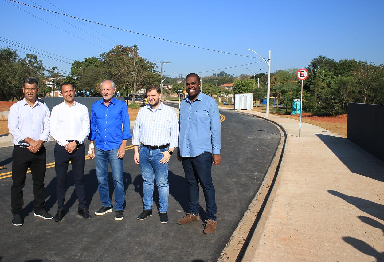 Botion entrega interligação da Cecap e do Parque das Nações; obra facilita o deslocamento entre os bairros