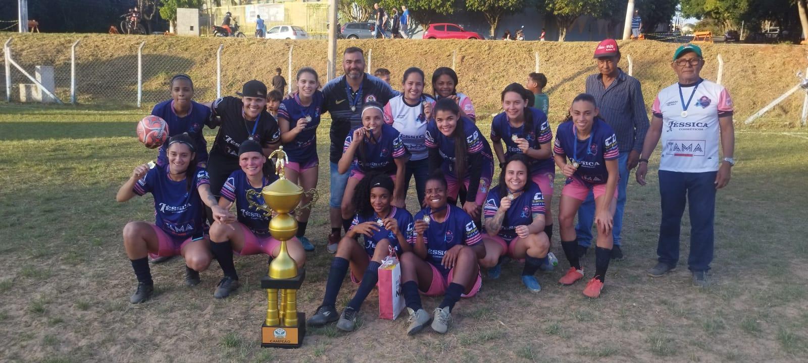 Campeonato de futebol feminino mobiliza comunidade do Parque Hipólito em Limeira