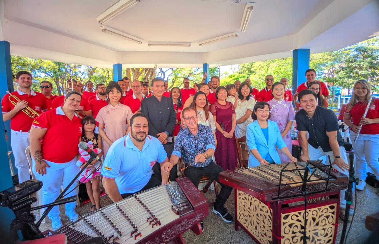 Cônsul Geral da China se encanta com retreta da Arthur Giambelli