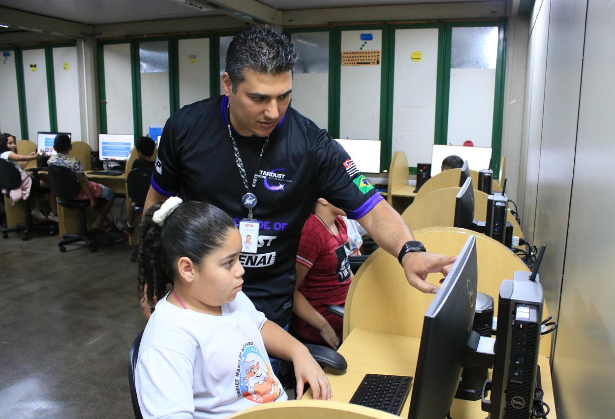Parceria com Sesi leva robótica a alunos da Rede Municipal de Limeira