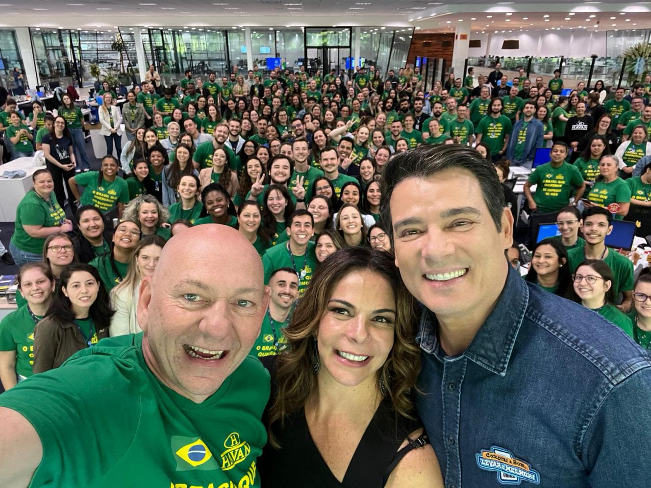 Cantora Sula Miranda e apresentador Celso Portiolli visitam Centro Administrativo da Havan, em Brusque (SC)