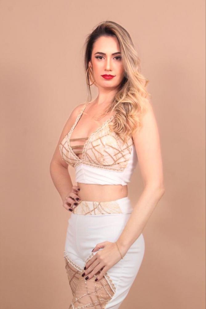 Vanessa Passos faz shows aberto ao público em Campinas