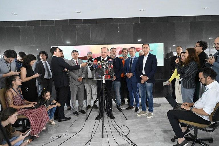 Governo cria comitê permanente de apoio, amplia ações de auxílio e fará nova visita ao Rio Grande do Sul no domingo