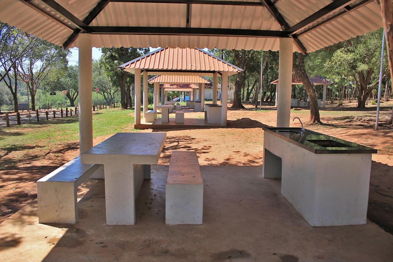 Quiosques com estrutura completa de lazer são entregues no Horto Florestal de Limeira