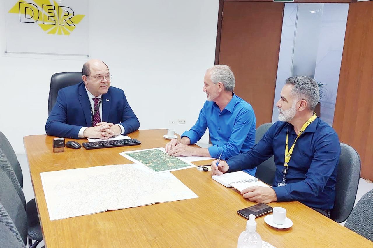 Botion reúne-se com superintendente do DER e Estrada da Balsa será asfaltada
