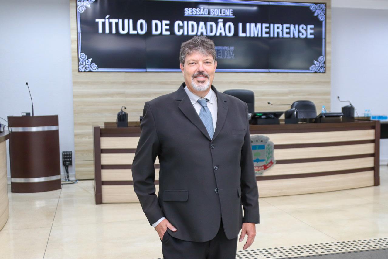 Secretário Tito Almirall é homenageado com o título de “Cidadão Limeirense”