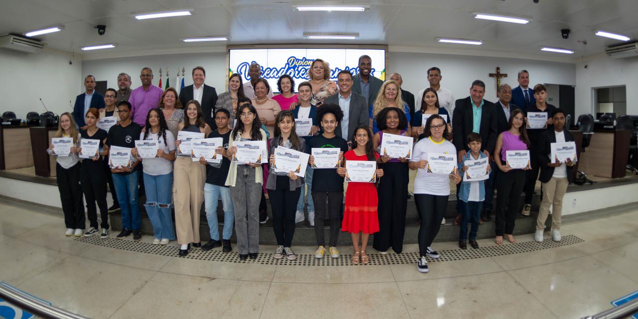 Vereadores juniores são empossados e diplomados na Câmara Municipal de Limeira