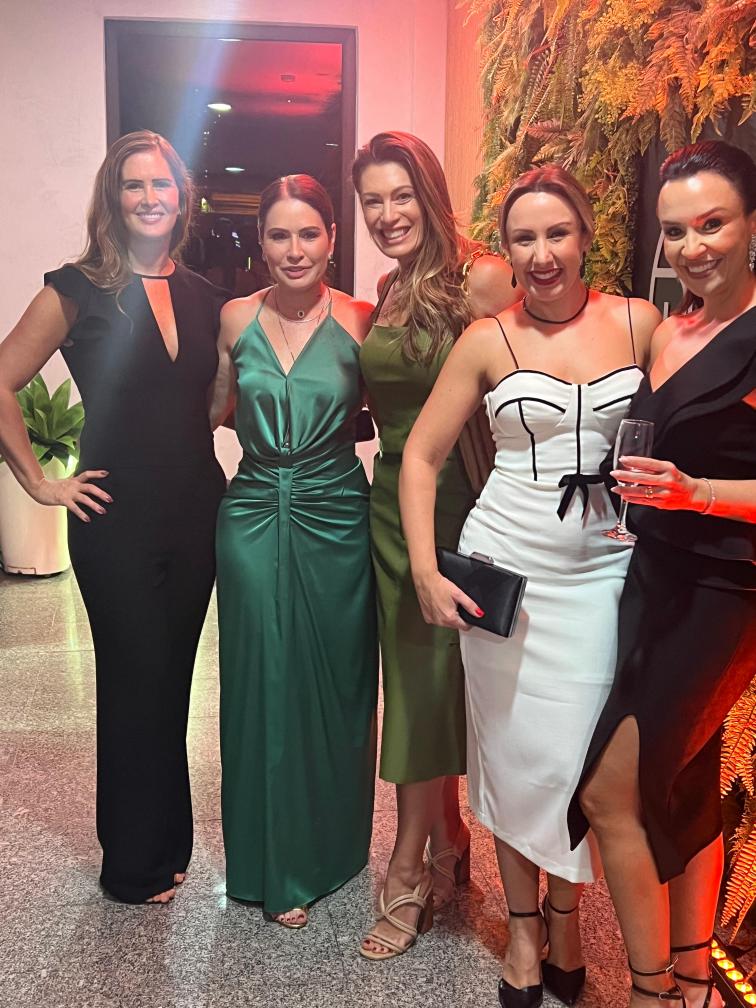 Solange Frazão, Miá Mello, Carla Vilhena, Luiza Possi, entre outros famosos prestigiam evento em SP
