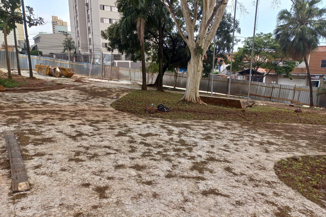 Revitalização da Praça Vitório Bortolan Filho em Limeira chega a 70%