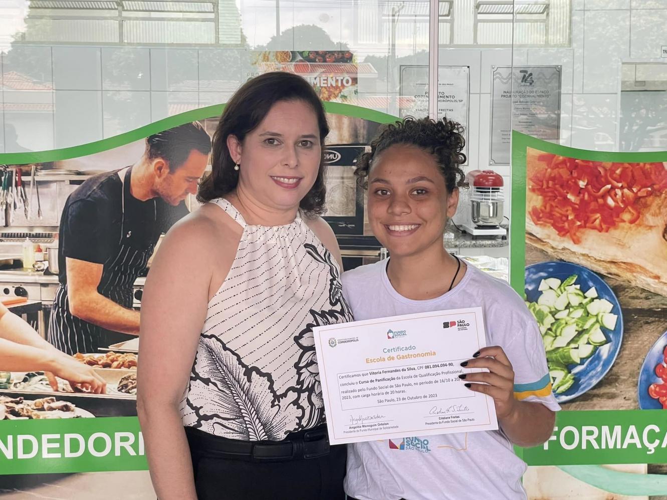 Alunos recebem certificado de conclusão do curso de panificação em Cordeirópolis