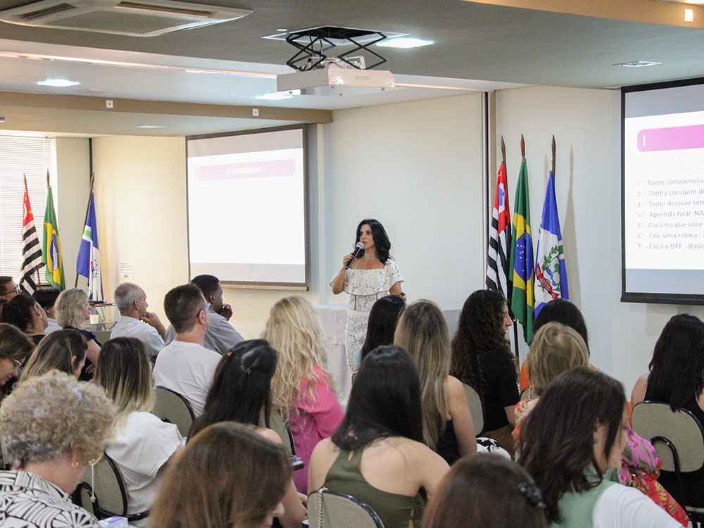 Leilani de Paula inspira mudanças de hábitos em evento na ACIL em Limeira