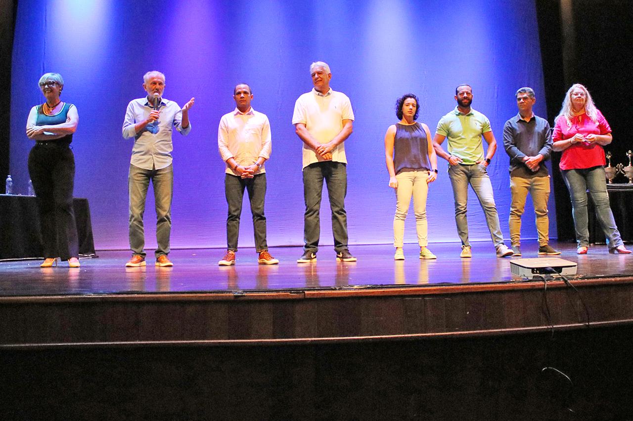 Escola Carolina Arruda Vasconcellos de Limeira Celebra Conquistas  Históricas nos Jogos Escolares 2023 - Tv Agora Limeira