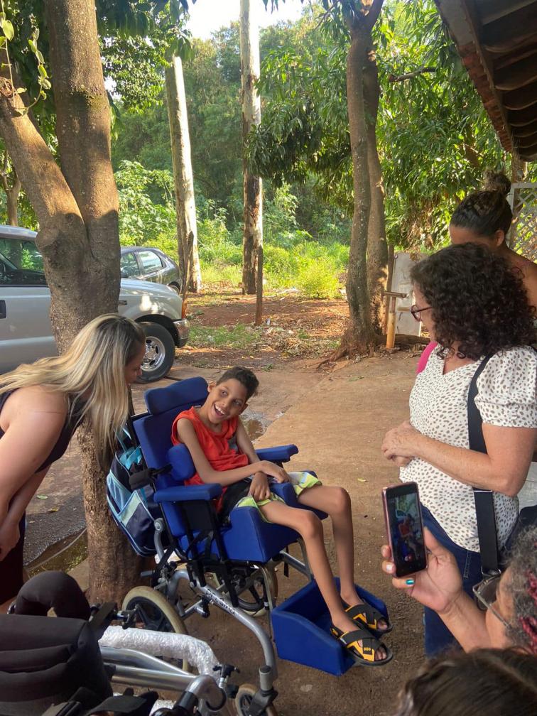 Fundo Social de Cordeirópolis entrega cadeira de rodas adaptada e andador