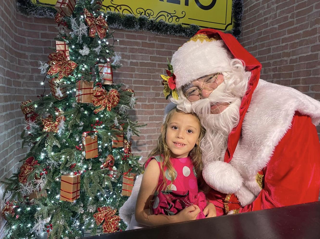 Chegada do Papai Noel abre oficialmente as cantatas de natal em Cordeirópolis