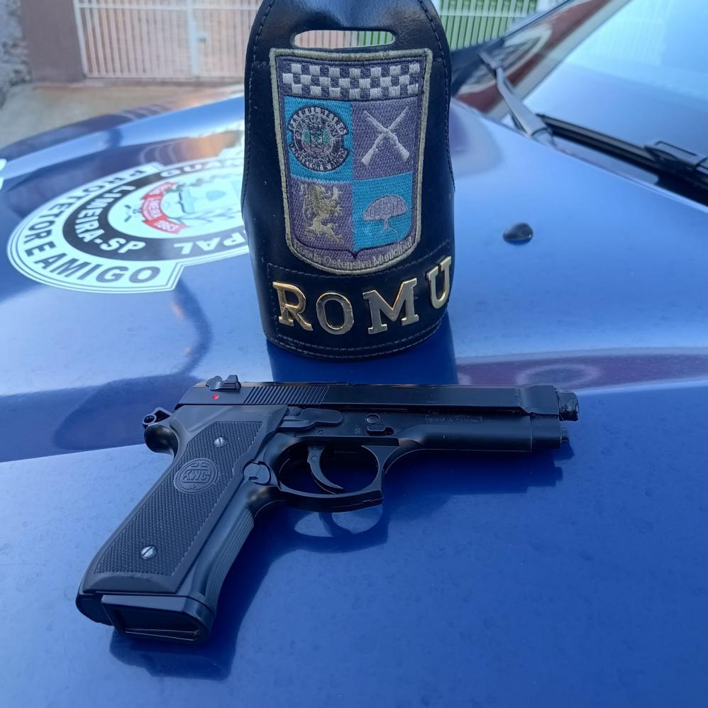 GCM de Limeira detém dois indivíduos com réplica de arma de fogo próximo a supermercado