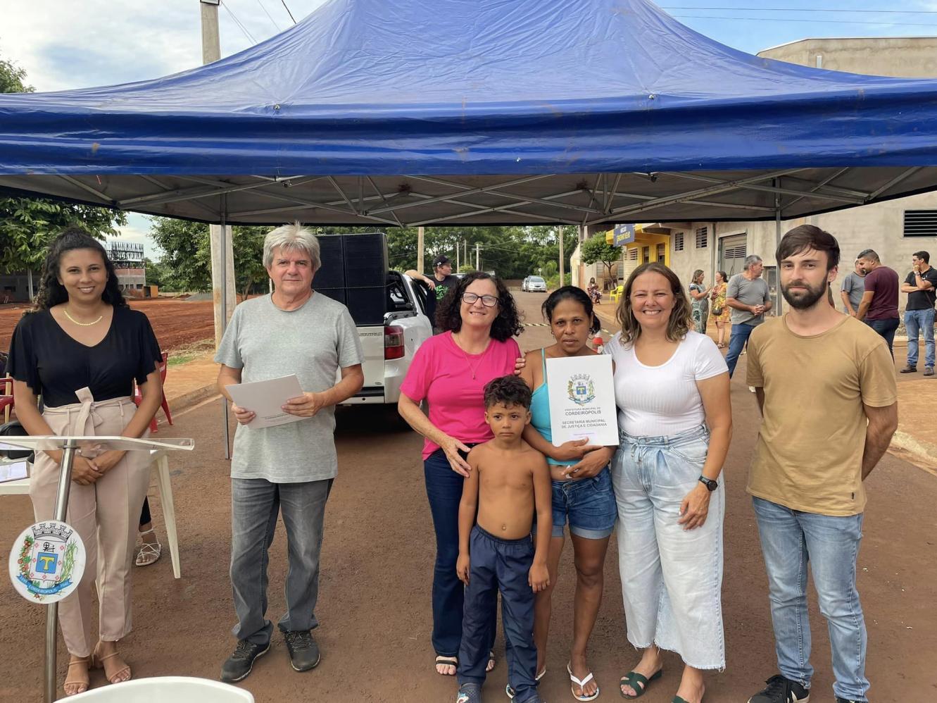 Prefeitura de Cordeirópolis entrega novas escrituras de imóveis no Engenho Velho